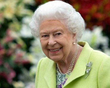 Elizabeth II : le tendre message de la reine à son fils et son petit-fils
