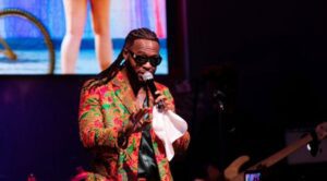 Flavour Donne La Joie Aux Fans Lors D&Rsquo;Un Concert Live À Guichets Fermés À New York