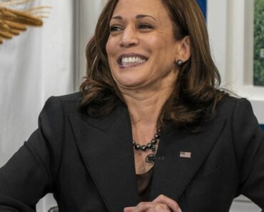 Kamala Harris « Victime Du Syndrome De L&Rsquo;Imposteur » ? Elle Était Agacée… À Cause De Son Rire Nerveux !