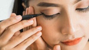 Maquillage : Voici Les Conseils Importants Pour Obtenir Un Eye-Liner Absolument Parfait À Chaque Fois !