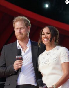 Meghan Markle Dégaine Une Robe Audacieuse Au Bras D&Rsquo;Harry, Sortie Sensationnelle !