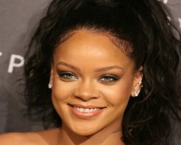 People / Rihanna A Été Nommée Héroïne Nationale De La Barbade