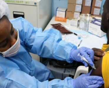 Premier essai humain d’un nouveau vaccin contre Ebola