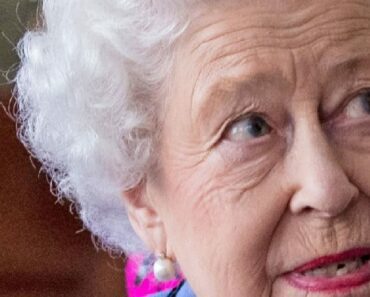 La Reine Elisabeth Ii, Être À Contre-Pied