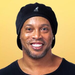 Ronaldinho Se Retrouve Encore Dans Une Drôle De Situation