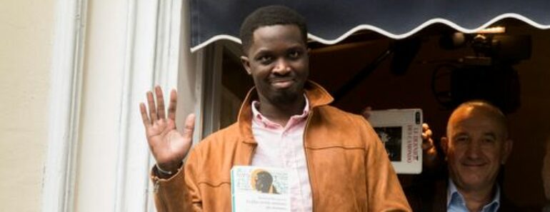 Sénégal : Mohamed Mbougar Sarr Décoré Par Le Président Macky Sall