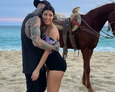 Travis Barker et Kourtney Kardashian prennent du bon temps à la plage