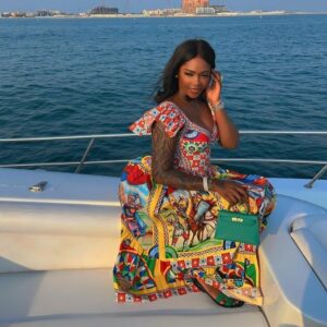 tiwa girl1 300x300 - Tiwa Savage : la star s'affiche très belle lors d'une fête sur un yacht (vidéo)