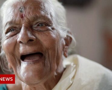 Inde : à 104 ans, elle apprend à lire et écrire