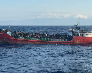 16 Morts Après Le Naufrage D&Rsquo;Un Navire De Réfugiés Au Large D&Rsquo;Une Île Grecque