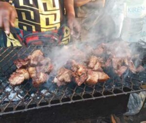 2 300x253 - Sénégal : Noël approche, le problème du porc est tendu
