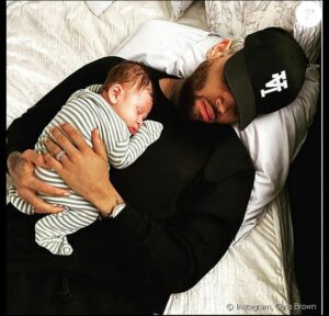 Chris Brown Retrouve Son Fils Aeko À Londres