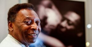 Brésil : Pelé Retourne À L&Rsquo;Hôpital Pour Soigner Une Tumeur