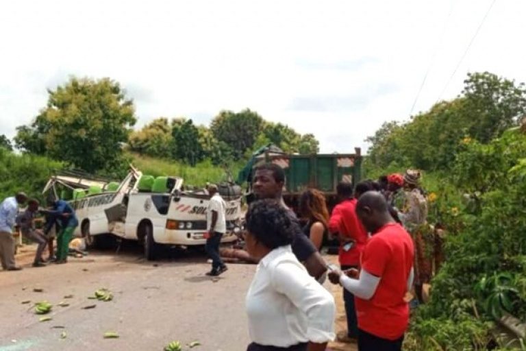 Cameroun 7 Fonctionnaires Tués Violent Accident