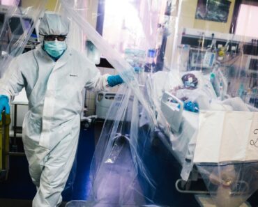Coronavirus : les États-Unis enregistrent 800 000 décès dus à la pandémie
