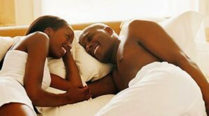 3 Positions Sexuelles Dont Vous Devez Discuter Avant De Les Essayer Au Lit