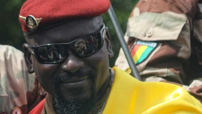 Doumbouya Guinee Le Colonel Pose Des Actes