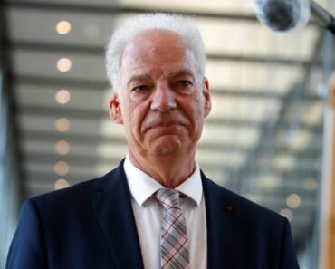 France : Le Ministre Des Pme Alain Grisset Démissionne Du Gouvernement
