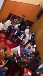 Ghana : Les Députés En Viennent Aux Mains Lors D&Rsquo;Un Vote (Vidéo)