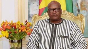 Burkina Faso : Le Président Kaboré Se Charge Du Nettoyage