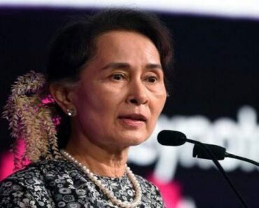 La dirigeante déchue du  Birmane Aung San Suu Kyi  condamnée à quatre ans de prison