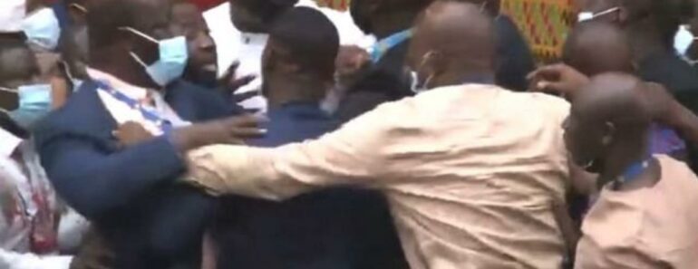 Les Parlementaires Ghanéens Échangent De Violents Coups De Poings Lors D’un Vote Au Parlement (Vidéo)