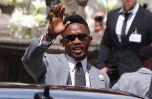 Samuel Eto&Rsquo;O Dans Sangmelima : La Star Émue Par La Foule Nombreuse Qui L&Rsquo;A Reçu (Vidéo)