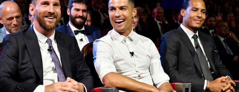 Cristiano Ronaldo Et Lionel Messi S&Rsquo;Associent Pour Un Émouvant Geste