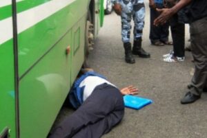 Un Motard A Été Écrasé À Mort Par Le Bus En Côte D&Rsquo;Ivoire – Abobo