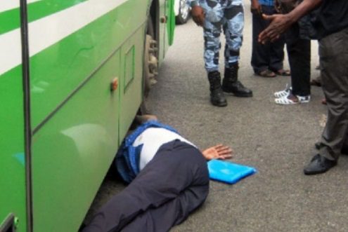 Un Motard Écrasé À Mort Par Le Bus Côte Divoire Abobo