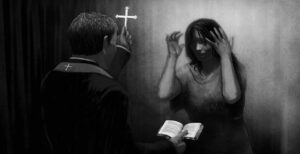 Une Femme Possédée A Subi Un Exorcisme De 9 Heures Pour La Libérer Du « Diable »