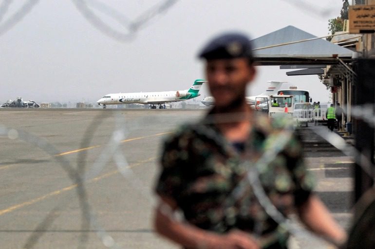Yémen Aéroport De Sanaa Frappé Raid Aérien