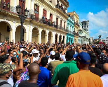 Des dizaines de manifestants cubains seront jugés cette semaine selon leurs proches