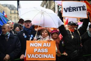 Des Manifestants Anti-Vaccins Se Rassemblent En France, En Allemagne, En Autriche Et En Italie