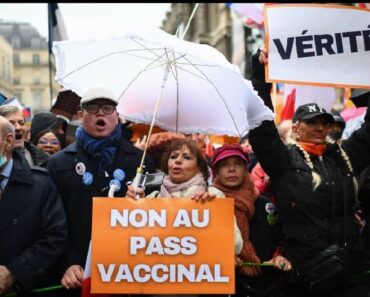 Des manifestants anti-vaccins se rassemblent en France, en Allemagne, en Autriche et en Italie