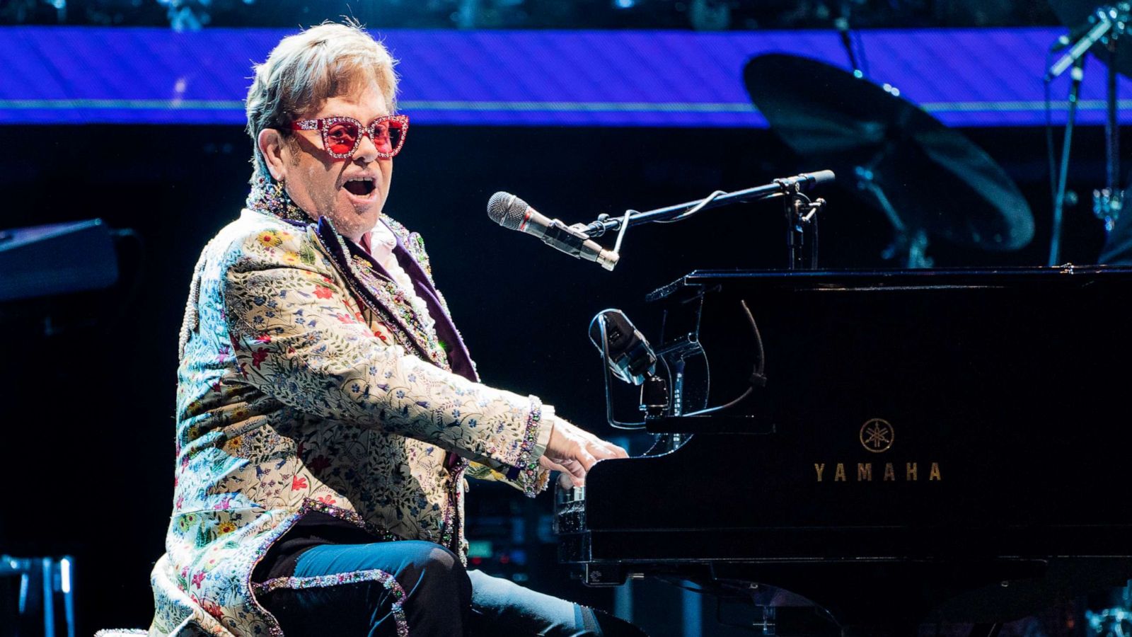 Elton John Reporte Ses Concerts Dallas Test Covid Positif