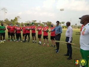 Roger Milla Et Samuel Eto’o Étaient Dans La Tanière Des Lions Indomptables À Quelques Jours Du Coup D’envoi De La Can 2021.