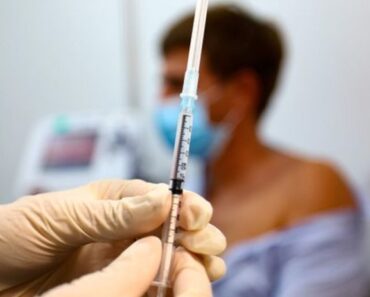 Émirats Arabes Unis : Abu Dhabi Rend Obligatoire Le Vaccin De Rappel À L&Rsquo;Entrée