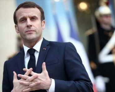 France : Une Femme « Baise » Macron, Il Répond Sans Hésiter