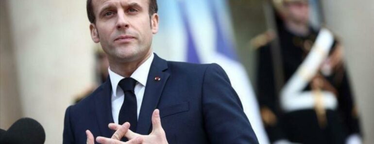 France : Une Femme « Baise » Macron, Il Répond Sans Hésiter