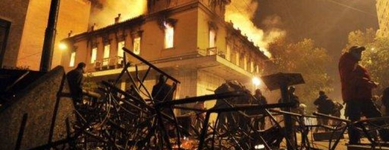 Grèce : Une Explosion Endommage Des Bâtiments Du Centre D&Rsquo;Athènes
