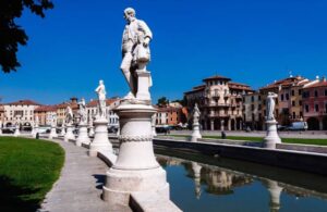 La Proposition De L&Rsquo;Italie D&Rsquo;Ajouter Une Statue De Femme À La Place Des Hommes Suscite Un Débat