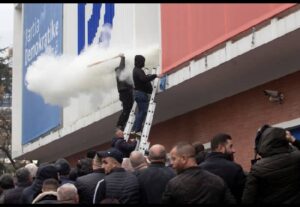 Manifestations Violentes En Albanie