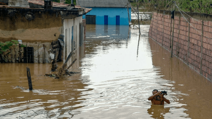 Pluies Au Brésil Les Inondationse São Paulo 19 Morts Et Détruisent Des Maisons