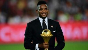 Samuel Eto&Rsquo;O Reçoit Un Trophée À L&Rsquo;International