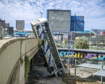 USA : Un pont s’effondre et laisse tomber un bus dans une ville