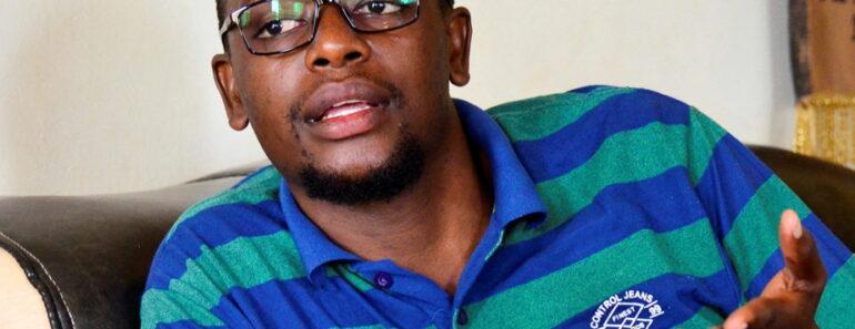 Un Auteur Ougandais « A Besoin De Soins Médicaux Urgents » Après Sa Détention