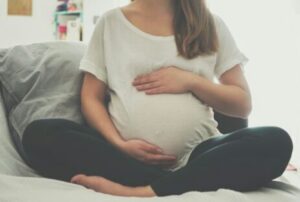 Un Homme Enceinte La Fiancée De Son Fils