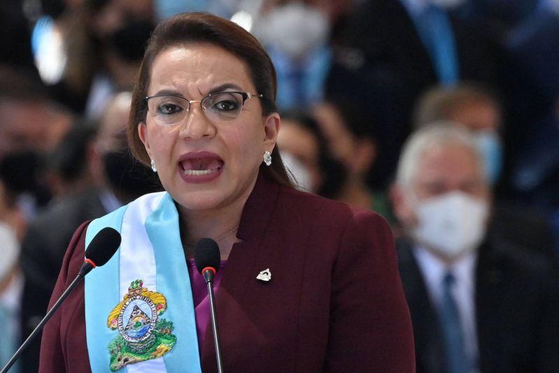 Xiomara Castro La Première Femme Présidente Du Honduras Prêté Serment