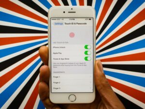 Voici Comment Accéder À Une Caméra Sécrète Sur Iphone (Video)